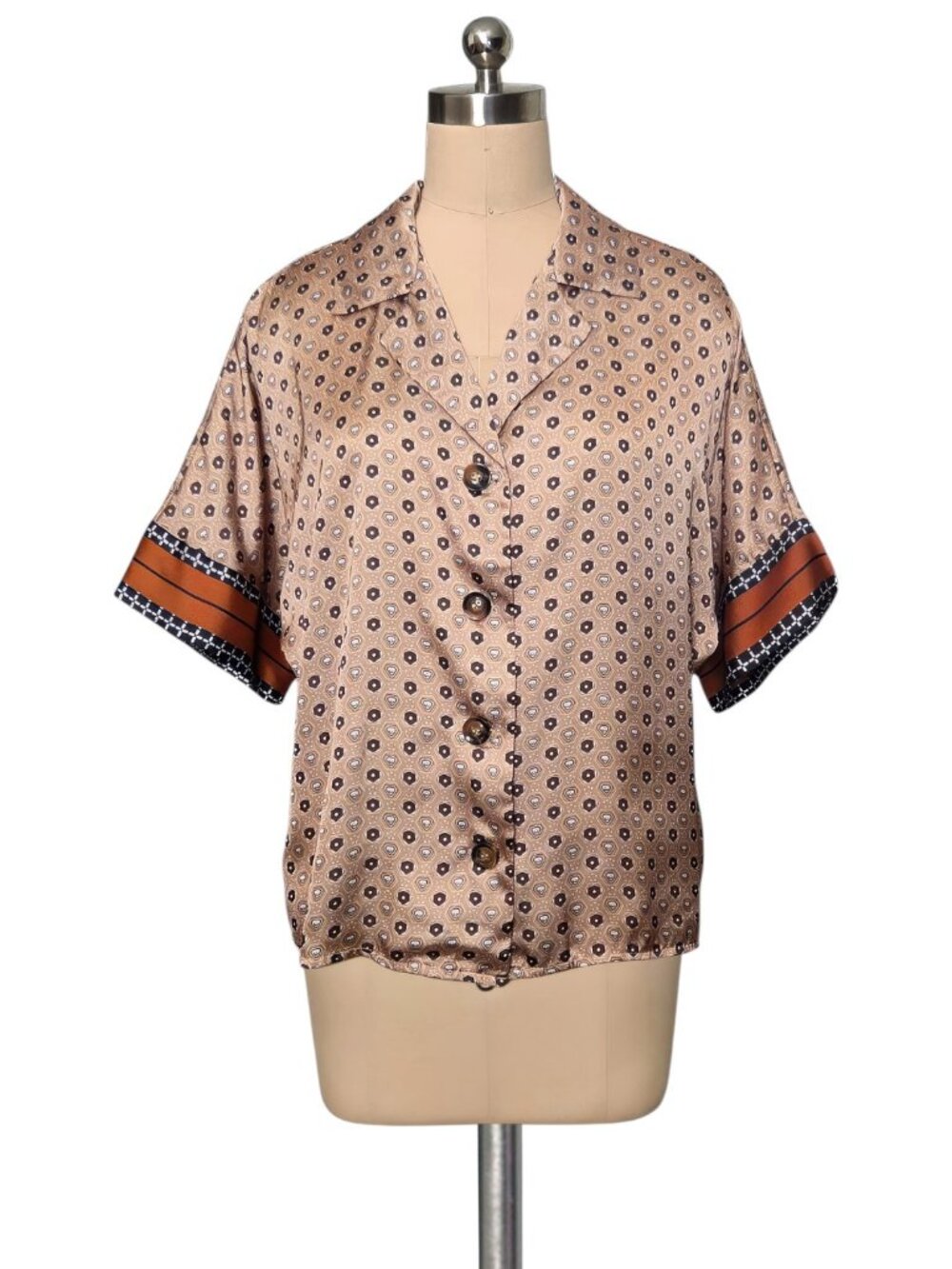 Statement Diamond Print Retro Vibes Satin Short Sleeve Button Front Top L